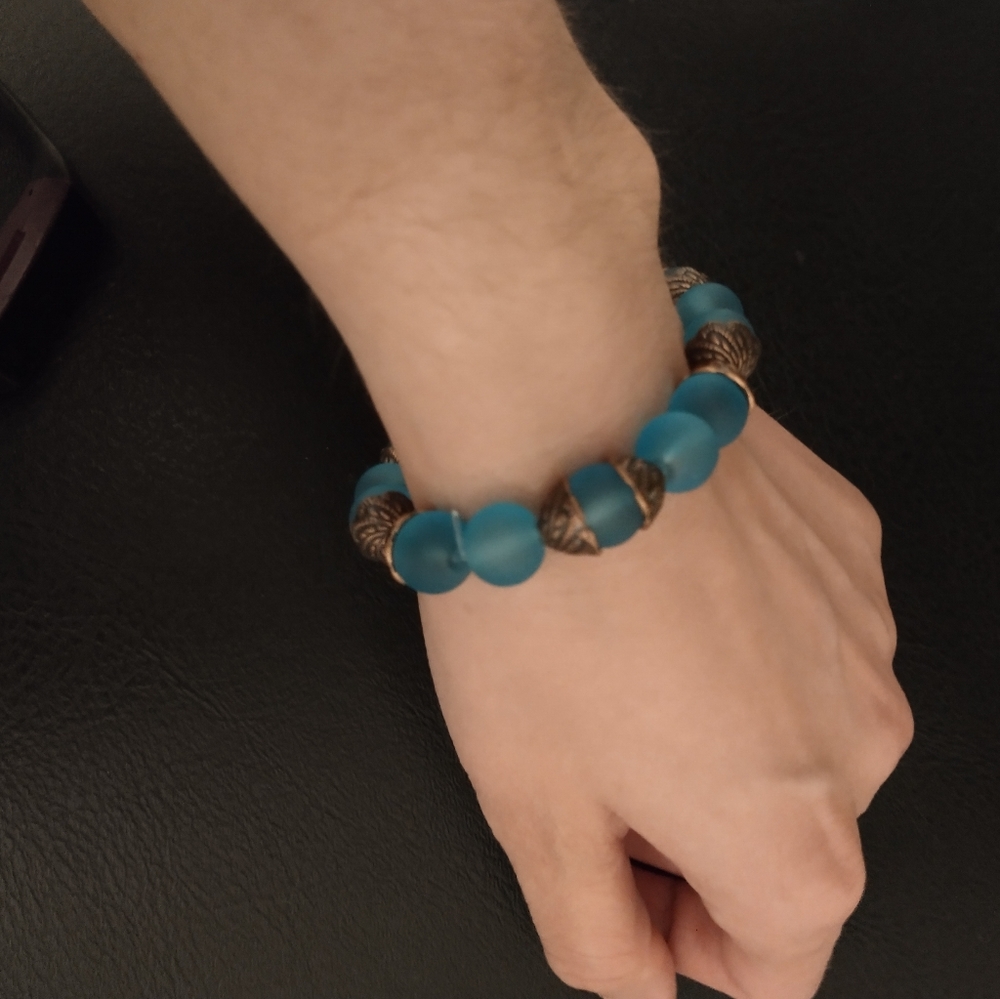 Hand beaded braceler - Picture 6 of 6